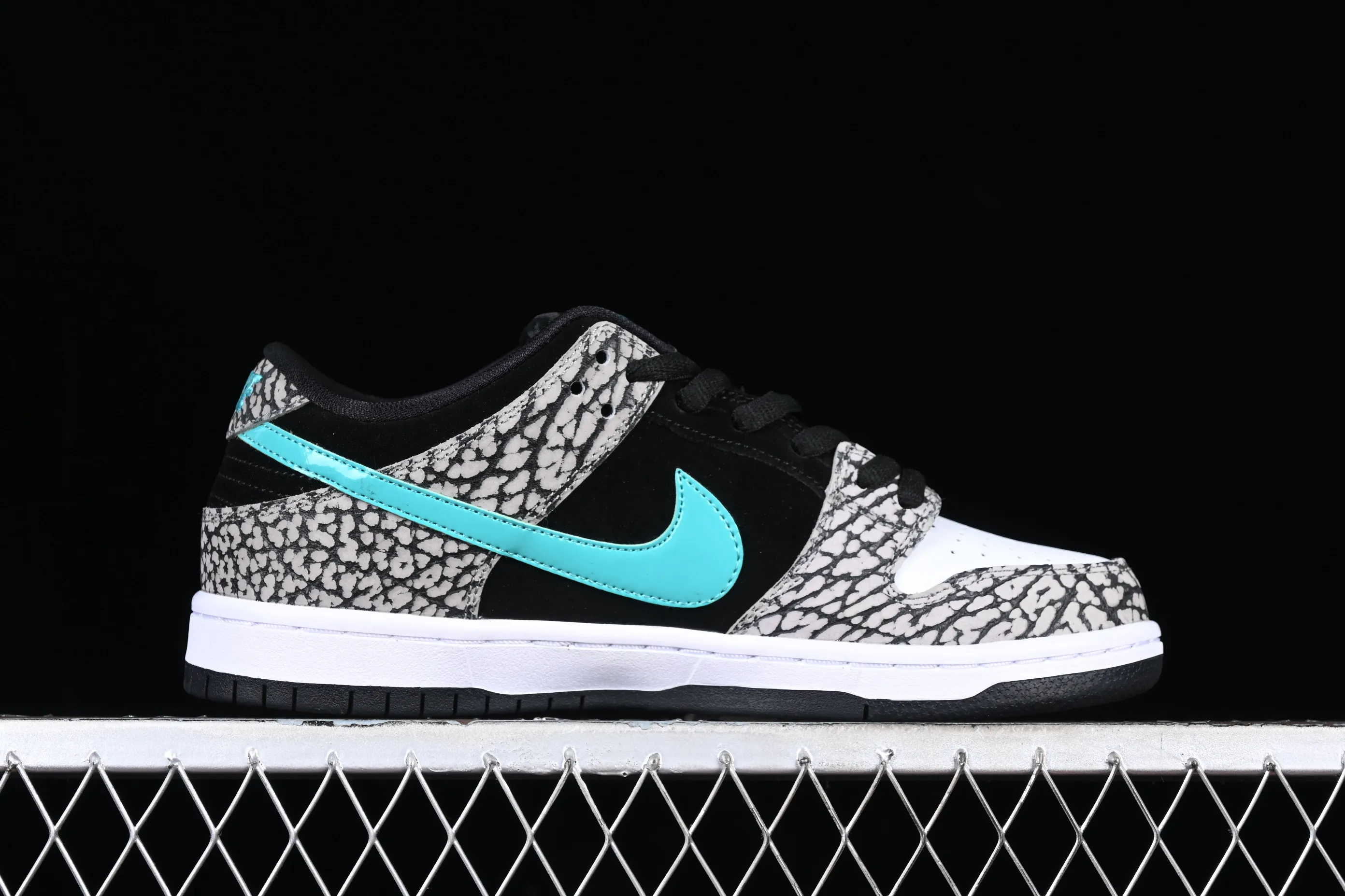 All categories Nk SB Dunk series Nk SB Dunk Low low-top sneakers Nk SB Dunk Low Pro black and white green spotted pattern sports skateboard shoes BQ6817-009